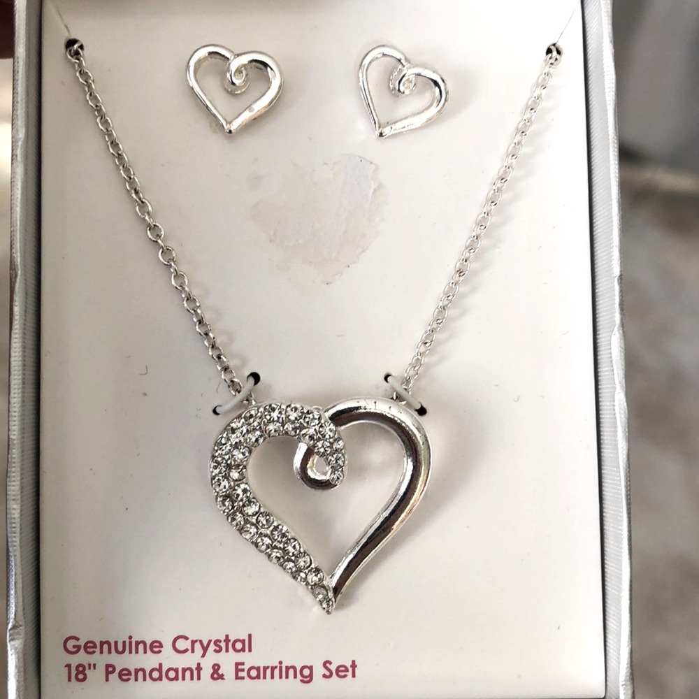 Genuine crystal 18” pendant & earring set. Heart shape pendant & earring.